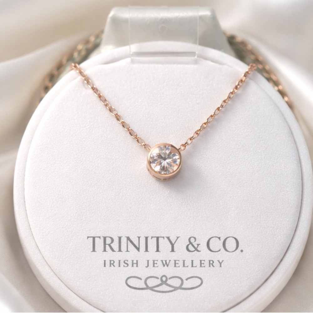 NWT Trinity & Co. Irish Jewellery - necklace featuring a four-leaf clover.